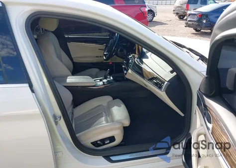 2019 BMW 530I xDrive z USA, uszkodzony, nr VIN WBAJA7C50KWW17686